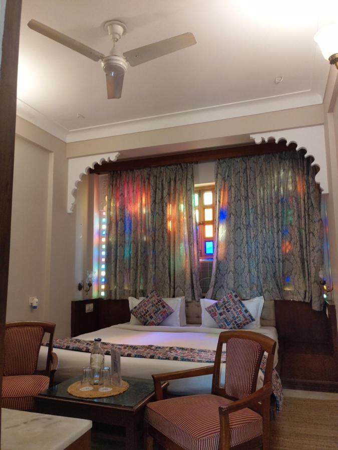 Hotel Raj Palace By Howard Udaipur Exterior foto